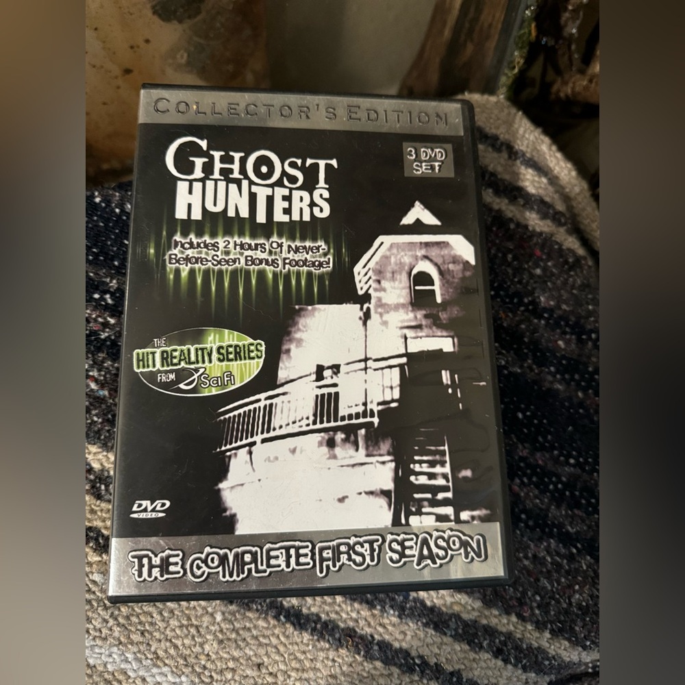 Ghost Hunters Collector’s Edition The Complete First Season 3 DVD Set